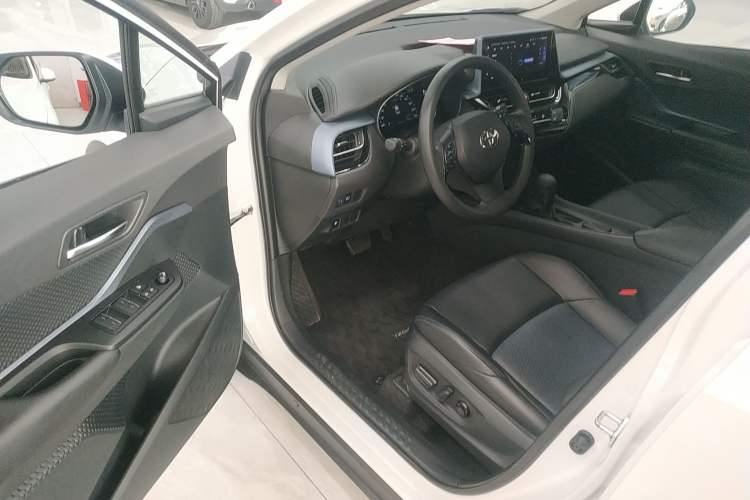 Used Toyota IZOA 2023 2.0L Enjoy Edition Driver Seat