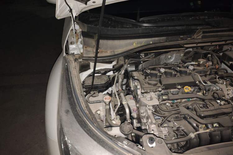 Used Toyota IZOA 2023 2.0L Yixing Version Engine Bay Right