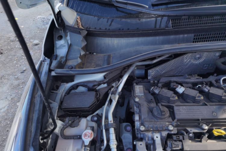 Used Toyota IZOA 2023 2.0L 20th Anniversary Platinum Edition Engine Bay Right