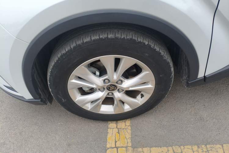 Used Toyota IZOA 2023 2.0L Yixing Version Exterior 4