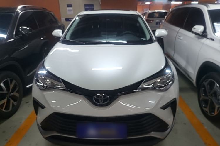 Used Toyota IZOA 2023 2.0L Yixing Version Front