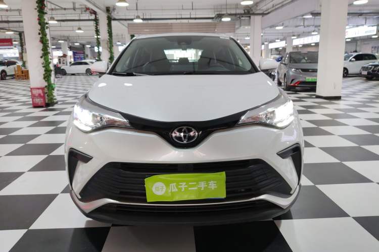 Used Toyota IZOA 2023 2.0L Yixing Version Front
