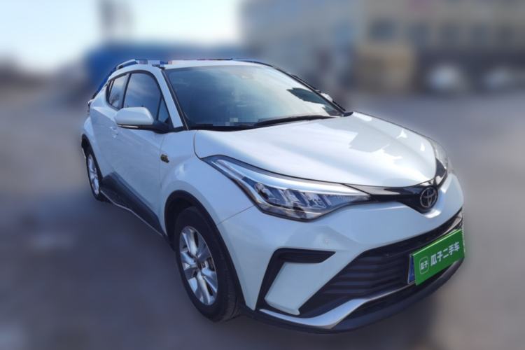 Used Toyota IZOA 2023 2.0L 20th Anniversary Platinum Edition Front Right 45 Deg