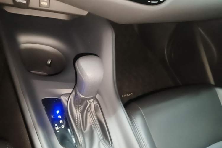 Used Toyota IZOA 2023 2.0L Enjoy Edition Gear Lever