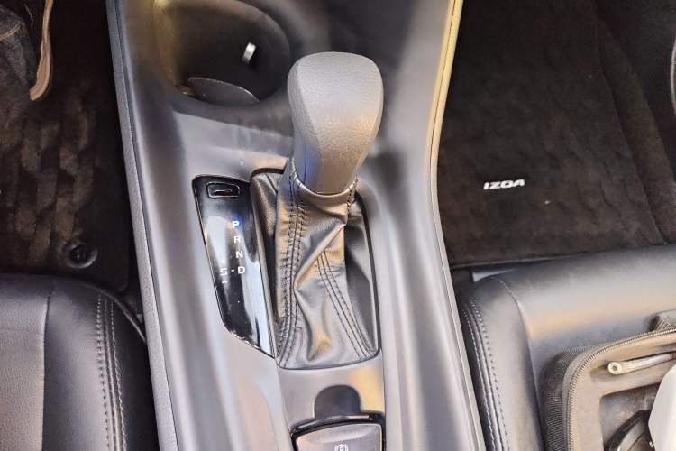 Used Toyota IZOA 2023 Dual-Motor 2.0L Yixiang Edition Gear Lever