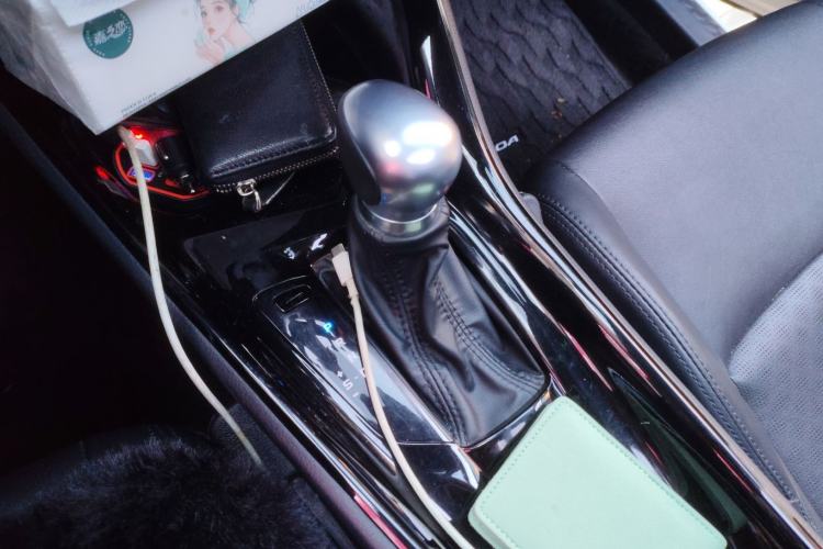 Used Toyota IZOA 2023 Dual-Motor 2.0L Yichi Edition Gear Lever