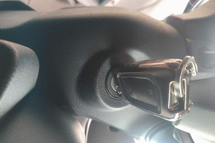 Used Toyota IZOA 2023 2.0L Yixing Version Interior 1