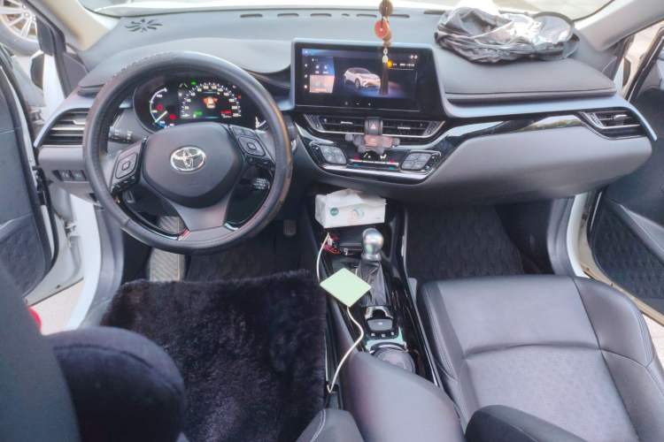 Used Toyota IZOA 2023 Dual-Motor 2.0L Yichi Edition Interior 2