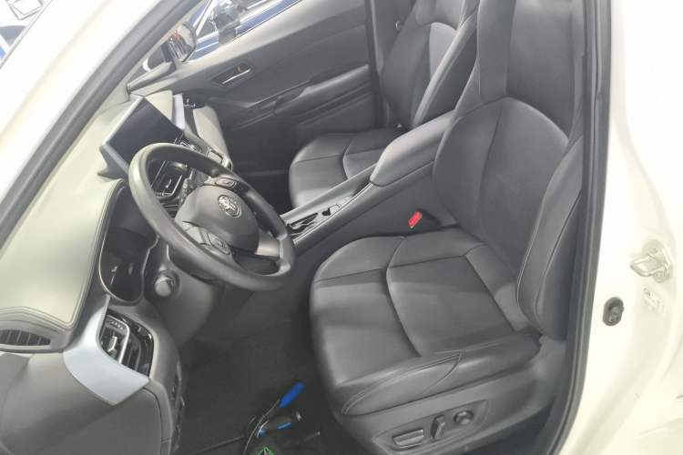 Used Toyota IZOA 2023 2.0L Enjoy Edition Left Front Seat