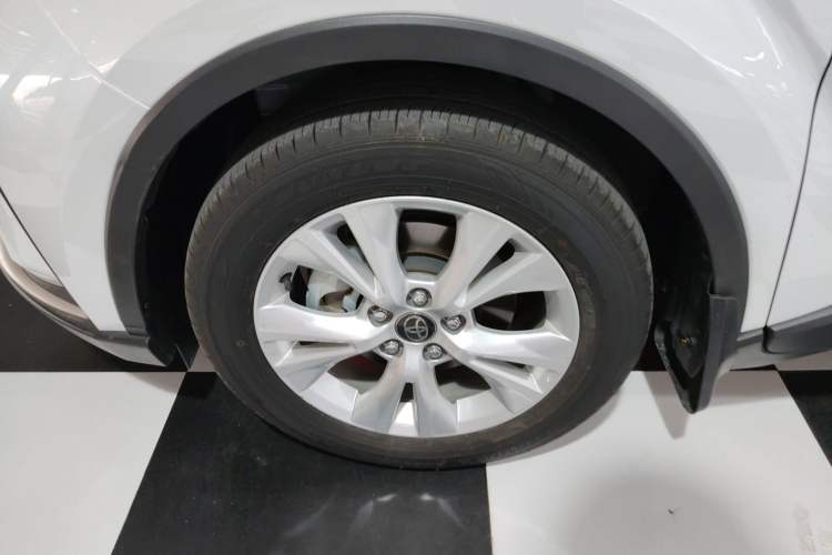 Used Toyota IZOA 2023 2.0L Yixing Version Left Front Wheel Hub
