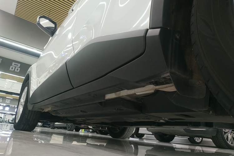 Used Toyota IZOA 2023 2.0L Enjoy Edition Left Side Sill