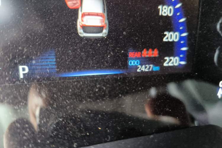 Used Toyota IZOA 2023 2.0L YiXiang CARE Edition Odometer Close Up