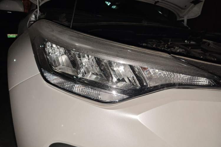Used Toyota IZOA 2023 2.0L Yixing Version Right Front Headlight