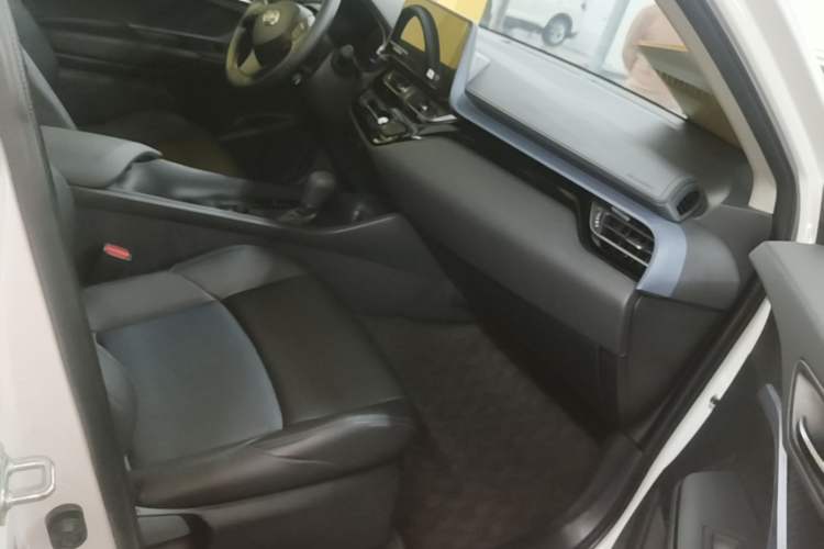 Used Toyota IZOA 2023 2.0L Enjoy Edition Right Front Seat
