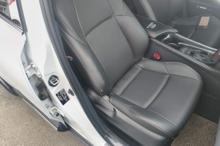 Used Toyota IZOA 2023 2.0L Yixing Version Right Front Seat