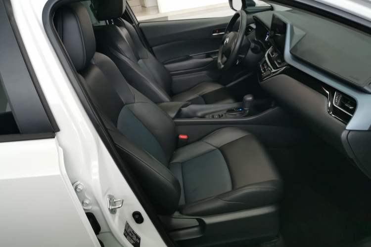 Used Toyota IZOA 2023 2.0L Enjoy Edition Right Front Seat
