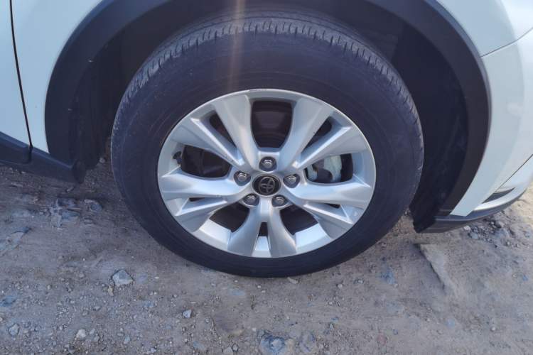 Used Toyota IZOA 2023 2.0L 20th Anniversary Platinum Edition Right Front Wheel Hub