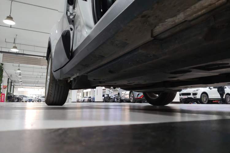 Used Toyota IZOA 2023 2.0L Yixing Version Right Side Sill