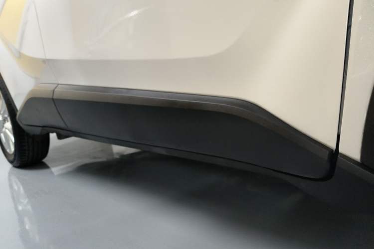 Used Toyota IZOA 2023 2.0L Enjoy Edition Right Side Sill