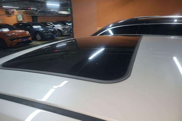 Used Toyota IZOA 2023 2.0L Yixing Version Roof
