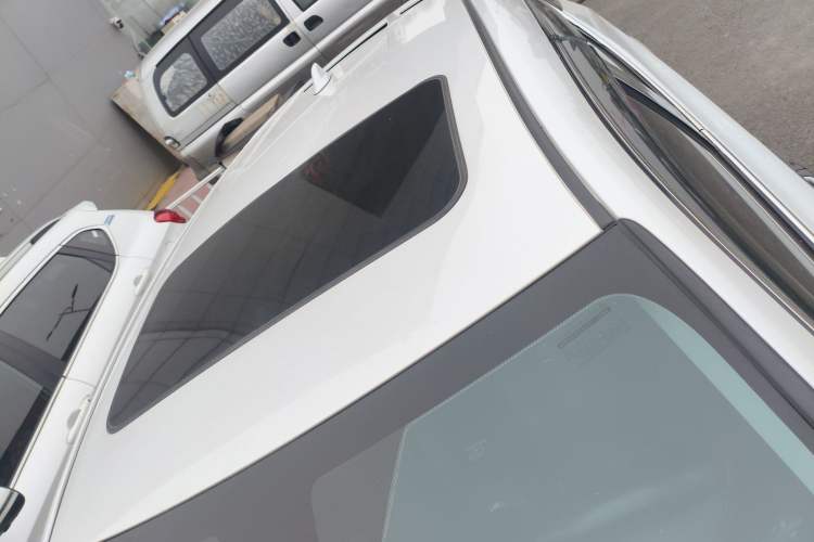 Used Toyota IZOA 2023 2.0L Yixing Version Roof