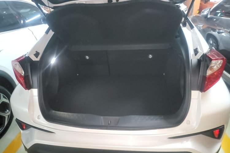 Used Toyota IZOA 2023 2.0L Yixing Version Trunk
