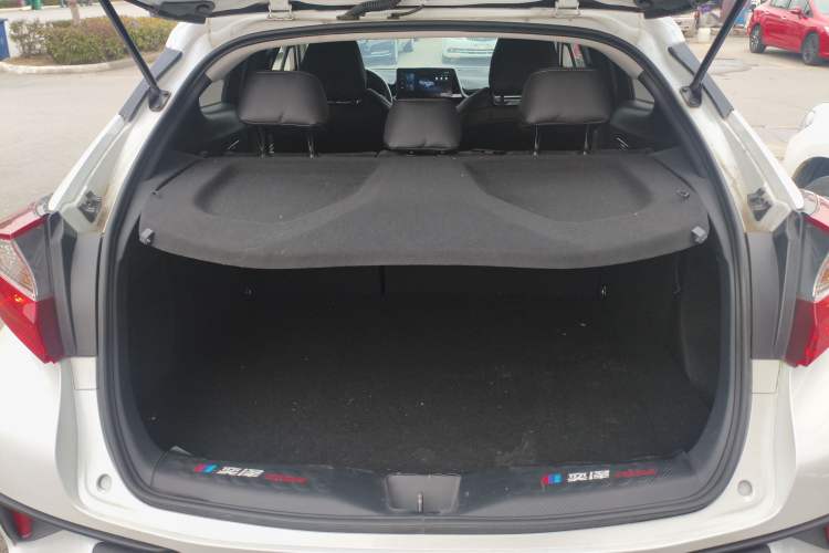 Used Toyota IZOA 2023 2.0L Yixing Version Trunk