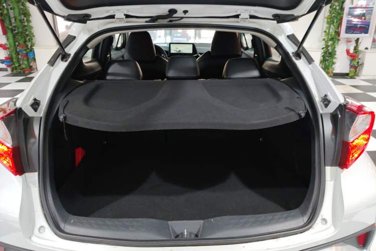 Used Toyota IZOA 2023 2.0L Yixing Version Trunk
