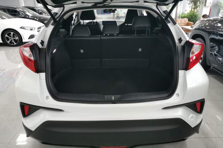 Used Toyota IZOA 2023 2.0L Enjoy Edition Trunk