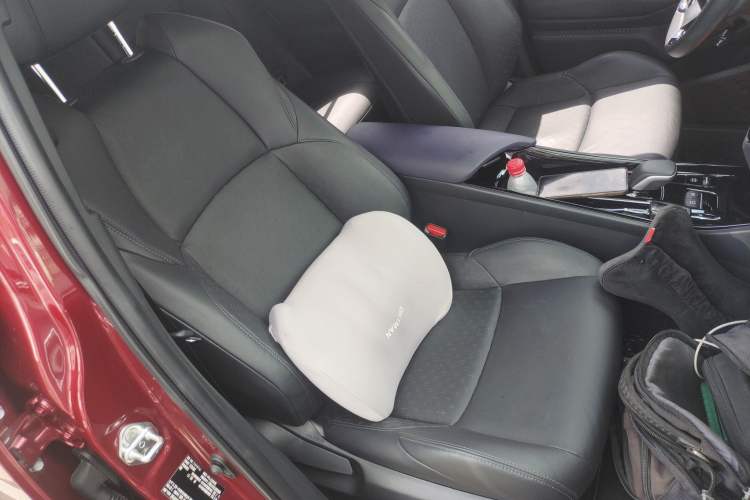 Used Toyota IZOA EV 2020 E·Smart Edition Right Front Seat