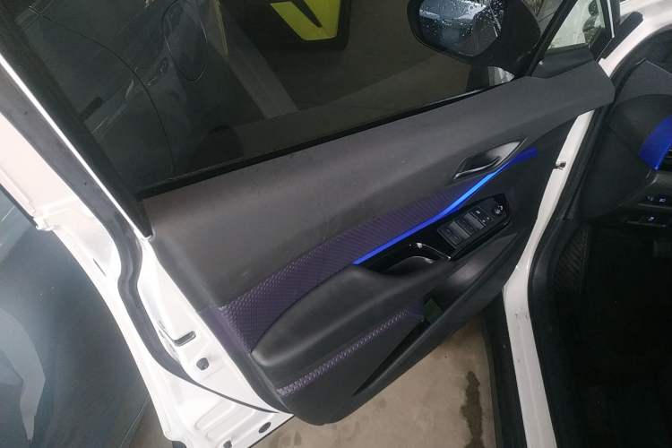 Used Toyota IZOA EV 2020 E·Smart Edition Interior 7
