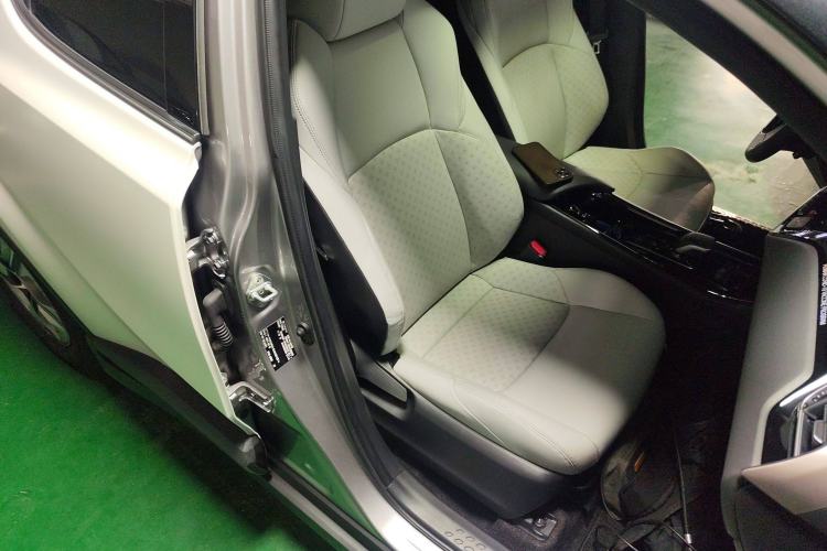 Used Toyota IZOA EV 2020 E·Elite Edition Right Front Seat