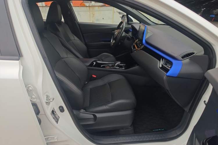Used Toyota IZOA EV 2020 E·Elite Edition Right Front Seat