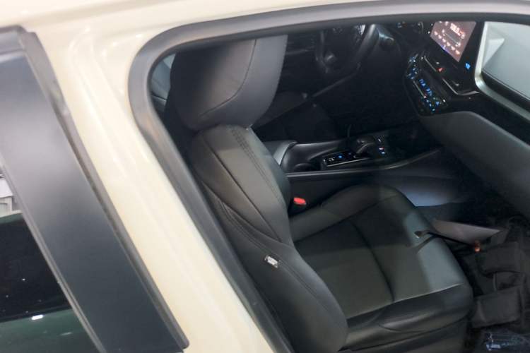 Used Toyota IZOA EV 2020 E·Smart Edition Right Front Seat
