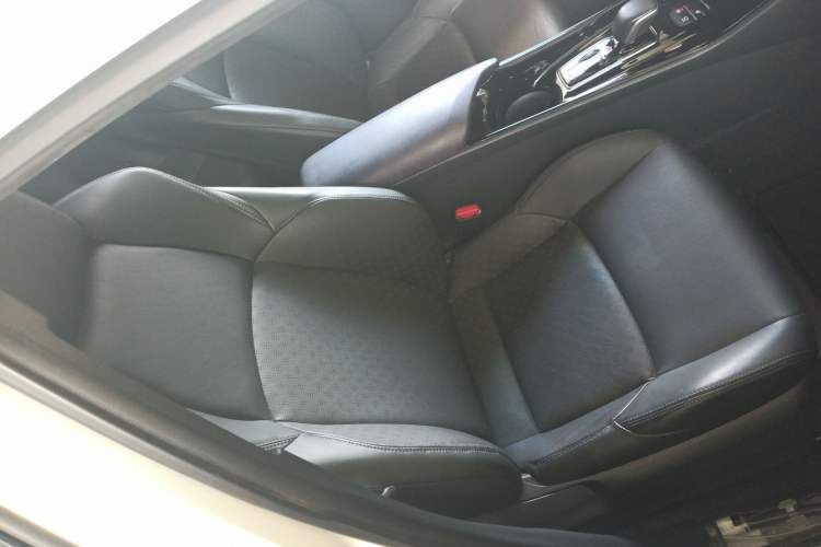 Used Toyota IZOA EV 2020 E·Smart Edition Right Front Seat