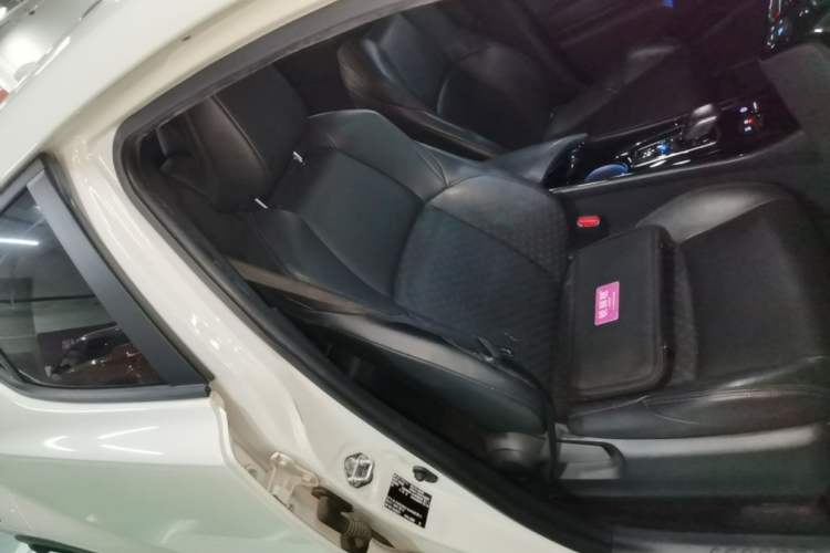 Used Toyota IZOA EV 2020 E·Smart Edition Right Front Seat