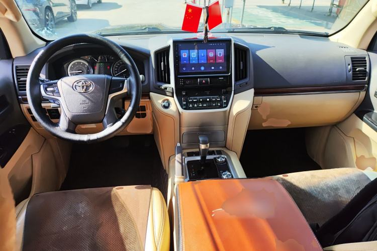 Used Toyota Land Cruiser 2016 4.0L Automatic 7-Seater U.S. Specification Center Console