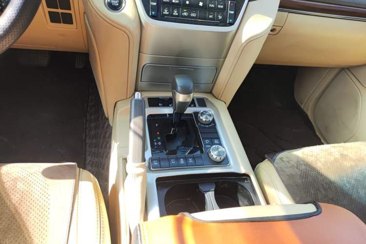 Used Toyota Land Cruiser 2016 4.0L Automatic 7-Seater U.S. Specification Gear Lever