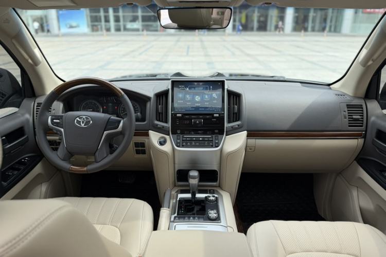 Used Toyota Land Cruiser  Interior 1