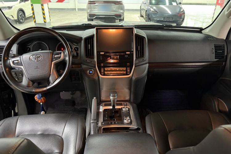 Used Toyota Land Cruiser  Interior 1