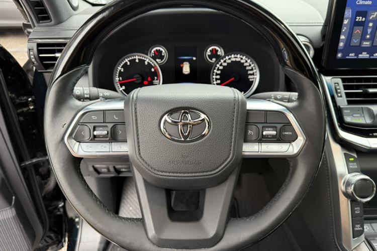 Used Toyota Land Cruiser  Interior 2