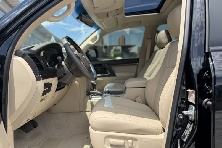 Used Toyota Land Cruiser  Interior 2
