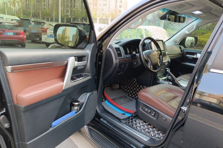 Used Toyota Land Cruiser  Interior 3
