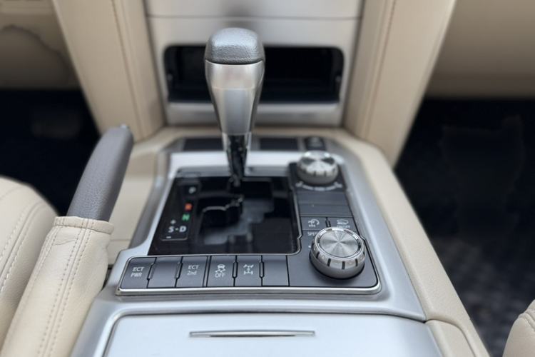 Used Toyota Land Cruiser  Interior 3