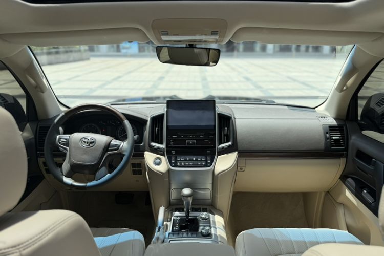 Used Toyota Land Cruiser  Interior 3