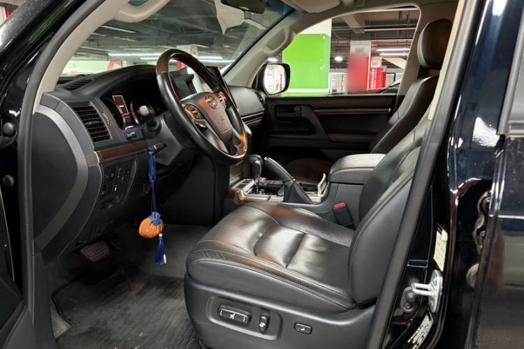 Used Toyota Land Cruiser  Interior 3