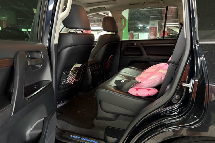 Used Toyota Land Cruiser  Interior 4
