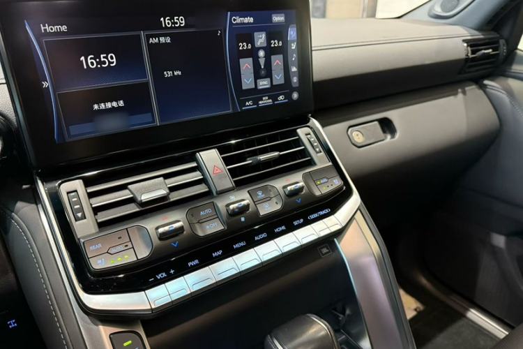 Used Toyota Land Cruiser  Interior 5