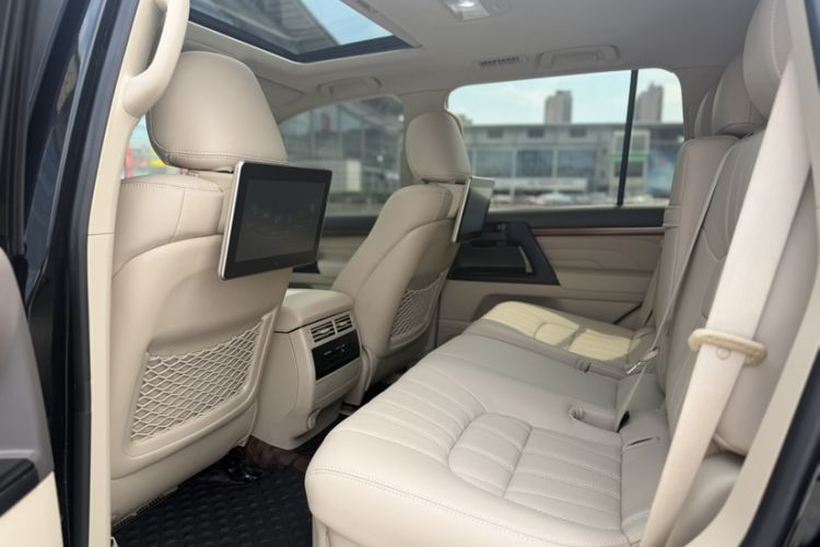 Used Toyota Land Cruiser  Interior 5