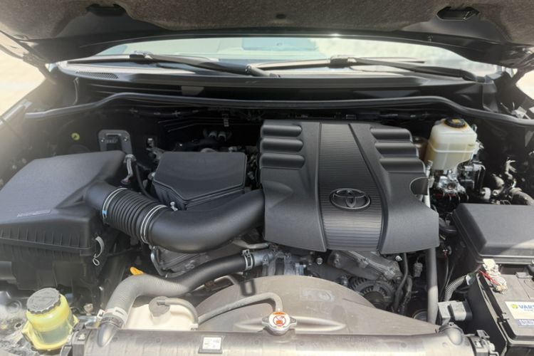 Used Toyota Land Cruiser  Interior 5